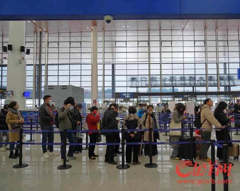 视频+图集｜新潮年味归乡路！直击广东各大交通枢纽春运首日盛况(图13)