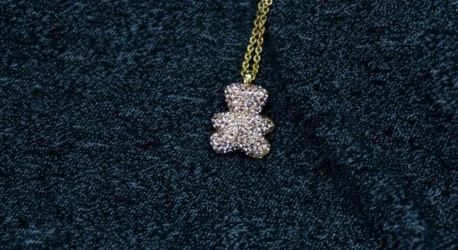 曾经送礼首选成智商税施华洛世奇半年掉色生锈后悔不如买黄金(图2)