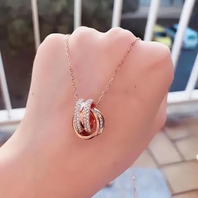 曾经送礼首选成智商税施华洛世奇半年掉色生锈后悔不如买黄金(图5)