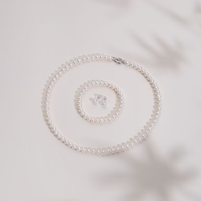 品牌焕新日 告别沉闷感！一件阮仕珍珠让你的秋冬穿搭“显贵”又温柔(图8)