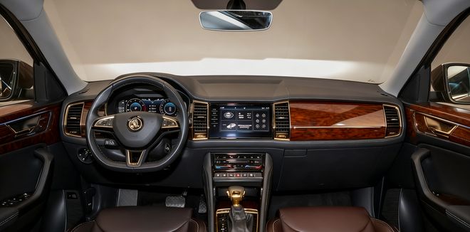 AI眼中的穷奢极侈要么是劳斯莱斯要么是红旗国礼(图2)