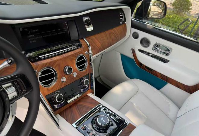 AI眼中的穷奢极侈要么是劳斯莱斯要么是红旗国礼(图5)