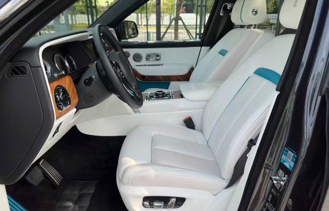 AI眼中的穷奢极侈要么是劳斯莱斯要么是红旗国礼(图6)