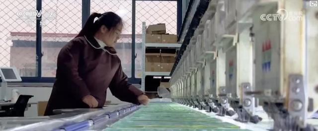 科技赋能+设计升级！传统节日饰品产销两旺 拉动消费热潮(图4)