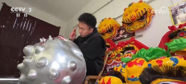 科技赋能+设计升级！传统节日饰品产销两旺 拉动消费热潮(图3)