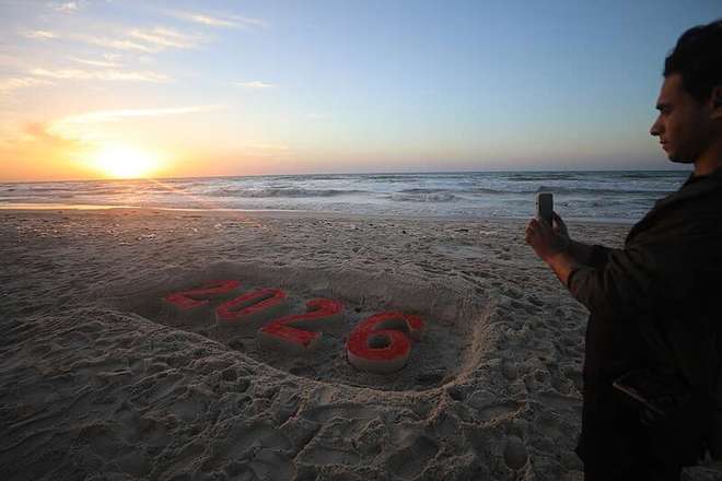 加沙地带在战火阴影中迎接新年(图2)