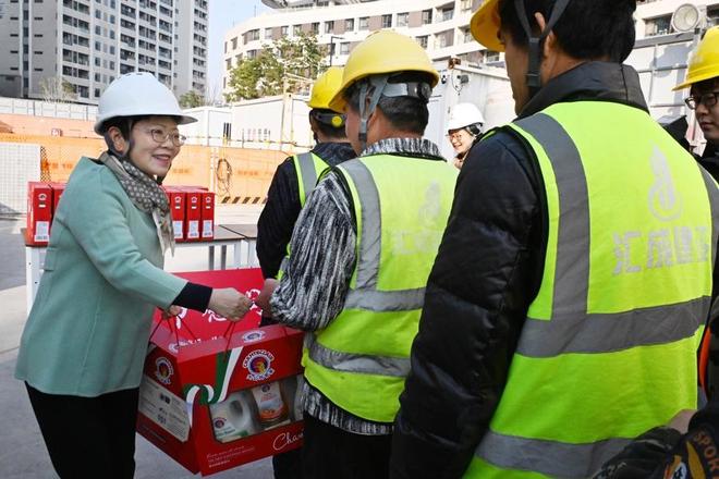 新春祝福温暖建设者浓浓年味送到施工一线(图2)