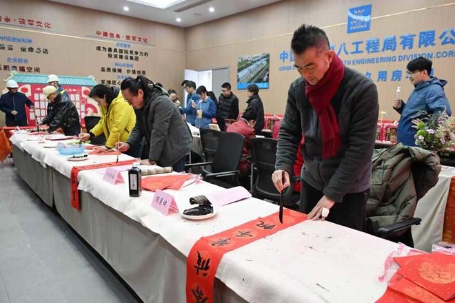 新春祝福温暖建设者浓浓年味送到施工一线(图3)