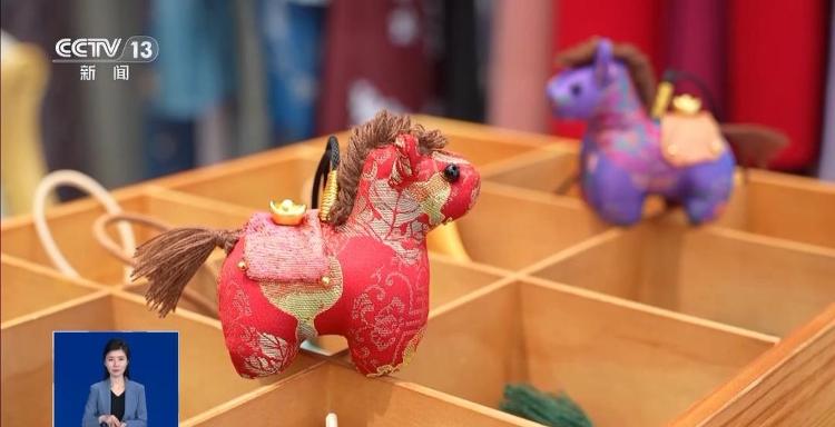 曹县汉服订单排到四月！东方美学“绣”出春节新活力_山东_大众网(图23)