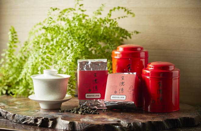 王德传茶庄新年礼盒新闻稿2026王德传马年新春礼盒 以光为马开启茶礼无界新程！(图7)