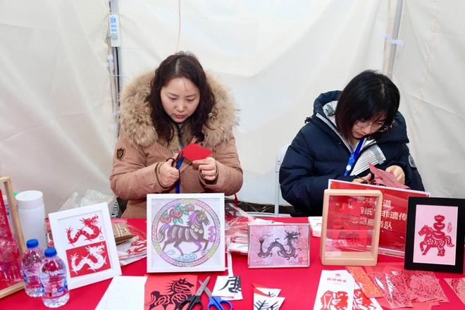 看皮影、品腊八粥、打卡《原神》人物徐汇新春国风季让年味“潮”起来(图2)