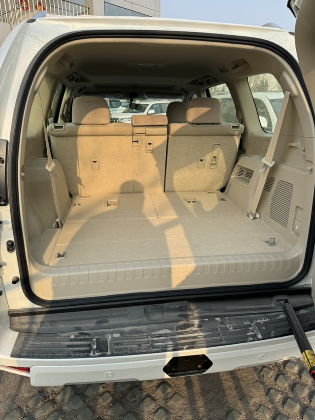 24款丰田霸道2800柴油中东版现车清仓处理50来万提车(图6)