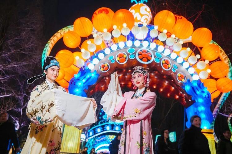 趵突泉景区花灯会完美收官灯泉相融绘就泉城济南新春盛景(图2)