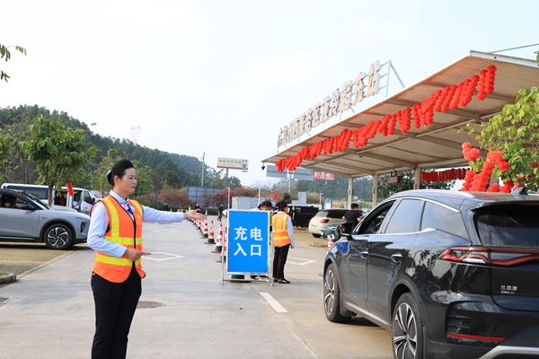 春节期间服务区凭啥圈粉？全在这些服务细节里(图2)