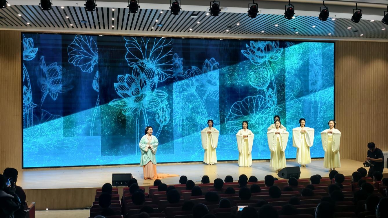 河北沧州：诗诵千载品《诗经》 礼润中华悟经典(图1)