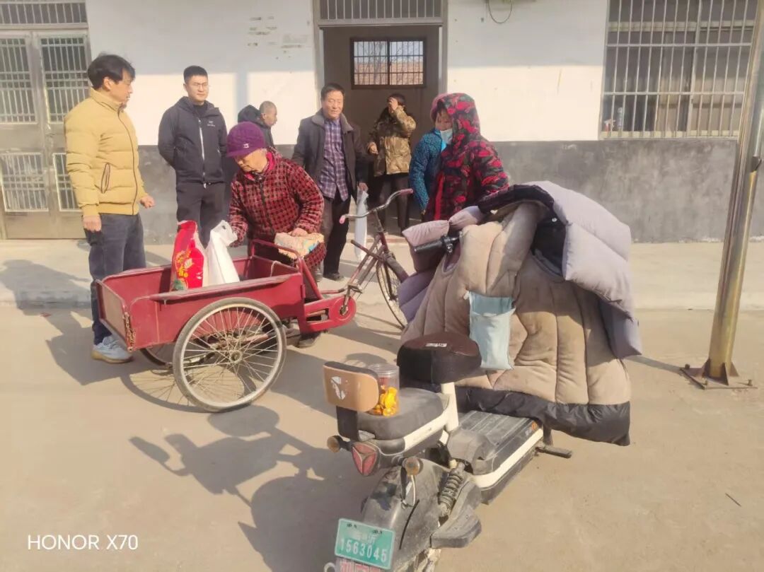 汤河镇东洽沟村为老人送上新春“暖心礼”(图1)