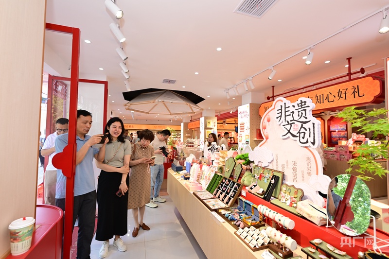 江城再添文旅新地标武汉礼物·知音文化旅游区旗舰店传递武汉声音(图1)