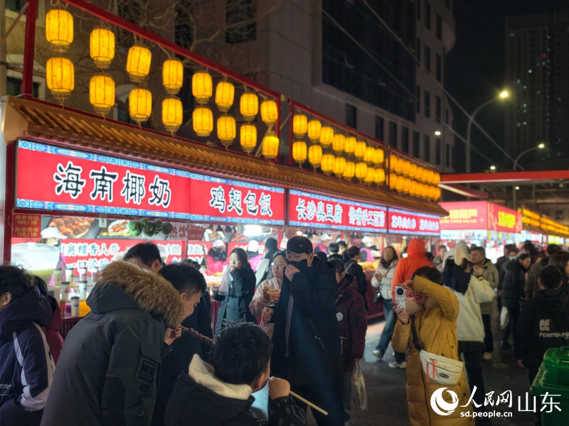 山东青岛：烟火漫老城糖香润新春(图6)